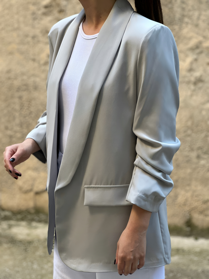 γυναικεία ρούχα, μίνιμαλ, μίνιμαλ, minimal, γυναικεια ρουχα, style, στιλ, style loft, stylaloft.com, styleloft, fashion, μόδα, μοδα, γυναίκα, σακάκι, sakaki, σακακι, γυναικεία σακάκια, γυναικεια σακακια, γκρι σακάκι, γκρι σακακι, γκρι σακάκι με σούρες, γκρι σακακι με σουρες, gkri sakaki