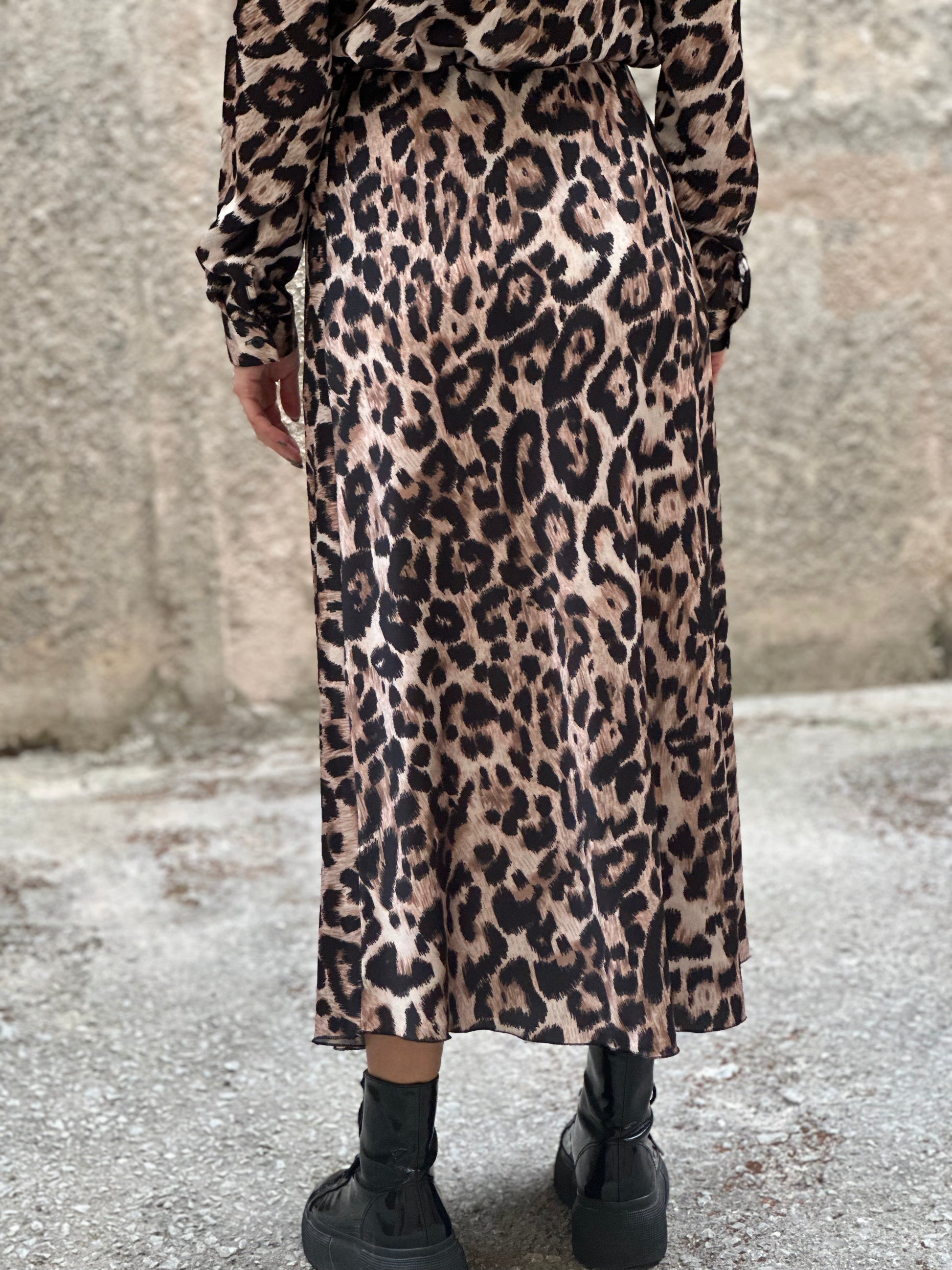 γυναικεία ρούχα, μίνιμαλ, μινιμαλ, γυναικεια ρουχα,style, στιλ, style loft, stylaloft.com, styleloft, fashion, μόδα, μοδα, γυναίκα, φούστα, φουστα, midi φούστα, midi φουστα, fousta, foysta, σατέν φούστα, σατεν φουστα, saten foysta, λεοπάρ φούστα, λεοπαρ φουστα, leopar fousta, animal print φούστα, leopar set, λεοπάρ σετ λεοπαρ σετ