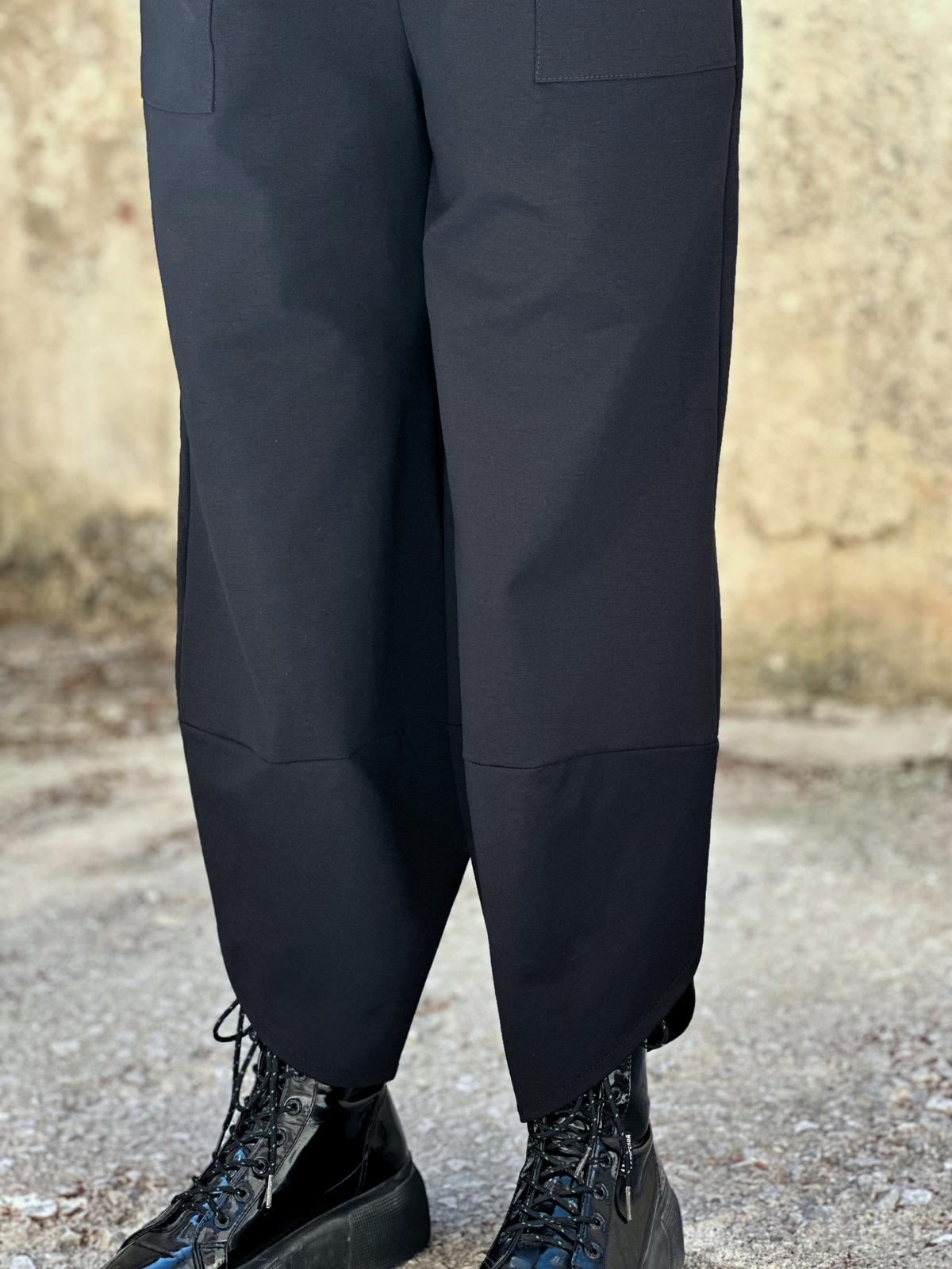 γυναικεία ρούχα, μίνιμαλ, μίνιμαλ, minimal, γυναικεια ρουχα, pants, trousers,παντελόνια, παντελονια,pantelonia, style, στιλ, style loft, stylaloft.com, styleloft, fashion, μόδα, μοδα, γυναίκα,  μαύρο, μαυρο , black, mavro panteloni, μαύρο παντελόνι, μαυρο παντελονι, ασύμμετρο παντελόνι, ασυμμετρο παντελονι